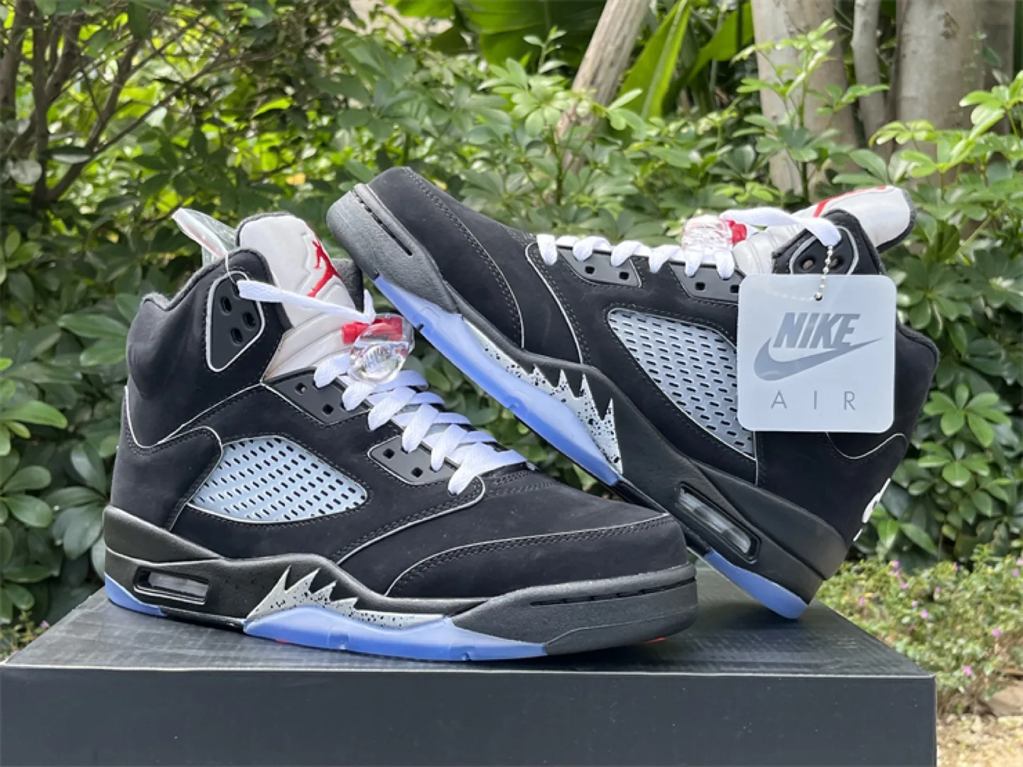 Nike Air Jordan 5 Retro thumbnail