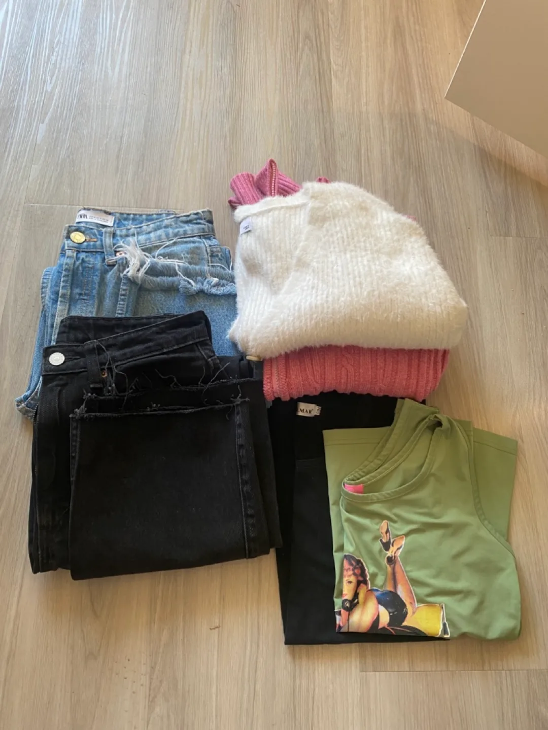 Assorted Women's Clothing Bundle thumbnail