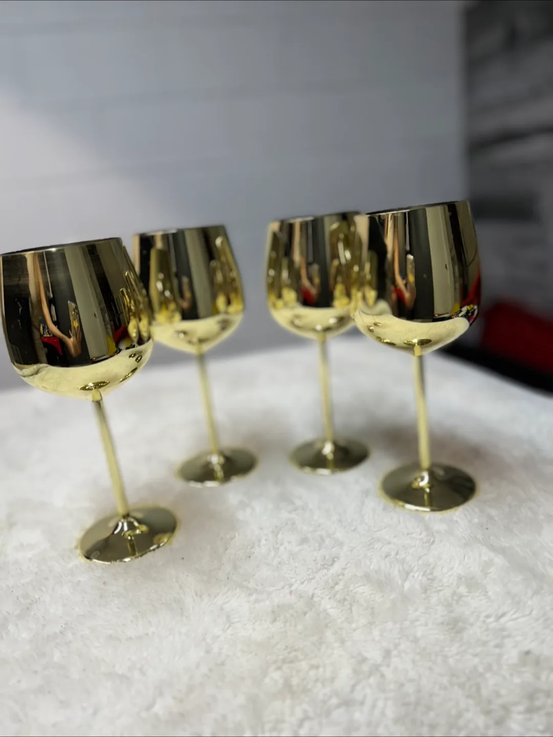 Gold Wine Glasses thumbnail