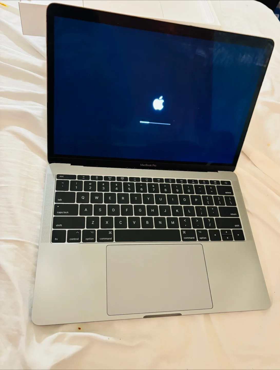 MacBook Pro 13.3" Intel Core i5 - Box Included thumbnail