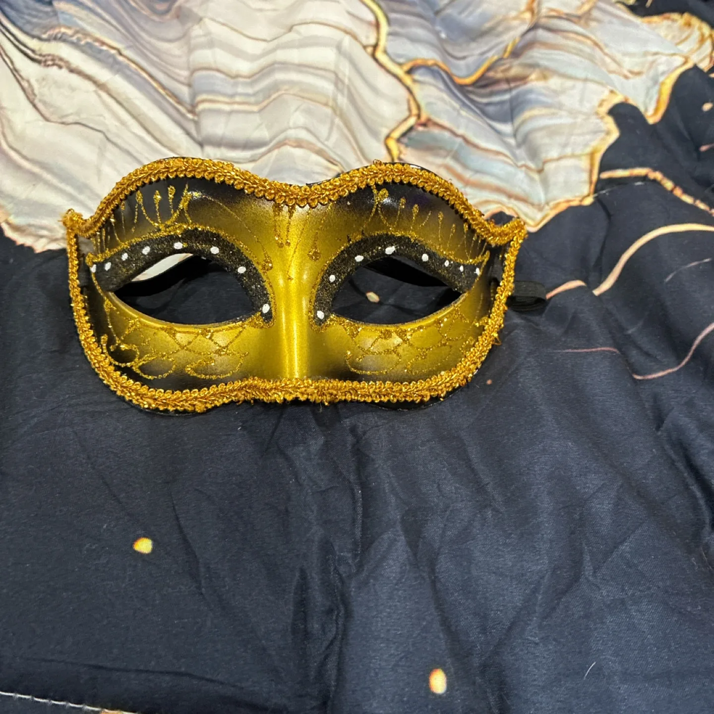 Gold & Black Masquerade Mask thumbnail