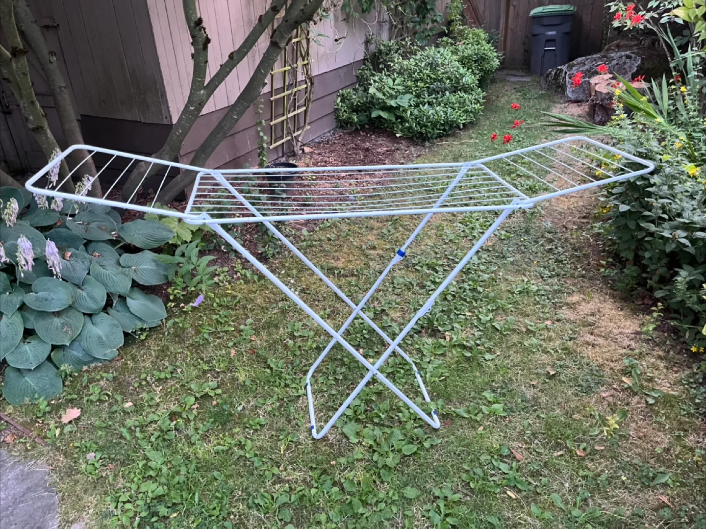 White Foldable Clothes Drying Rack thumbnail