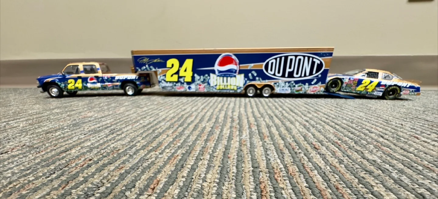 Jeff Gordon #24 Transporter Truck & Race Car Set thumbnail
