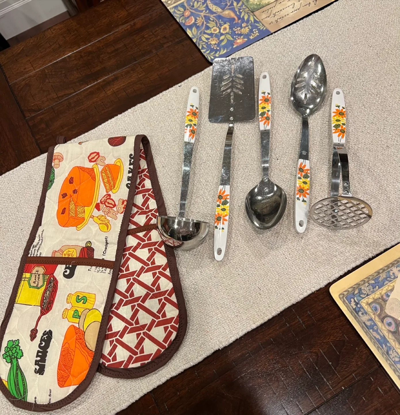 Retro Kitchen Utensil Set thumbnail