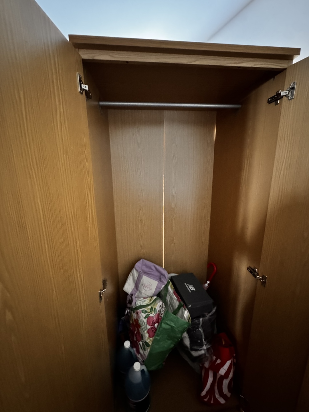FREE Waredrobe - photo 2