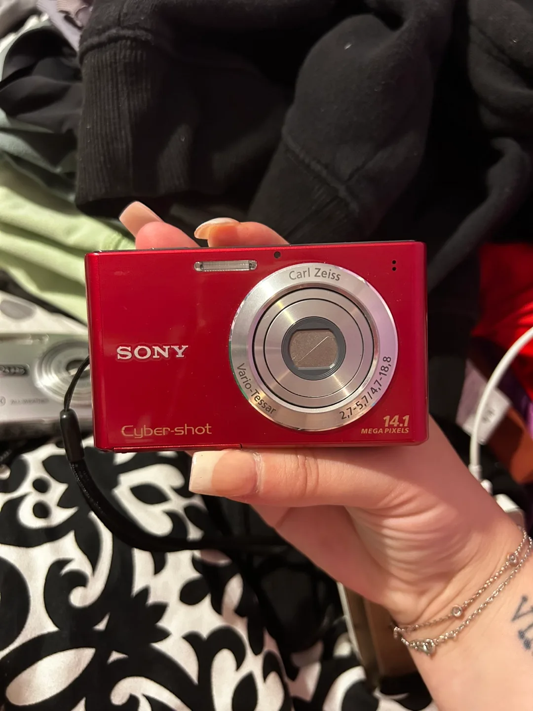 Sony Cyber-shot DSC-W330 Red Camera thumbnail
