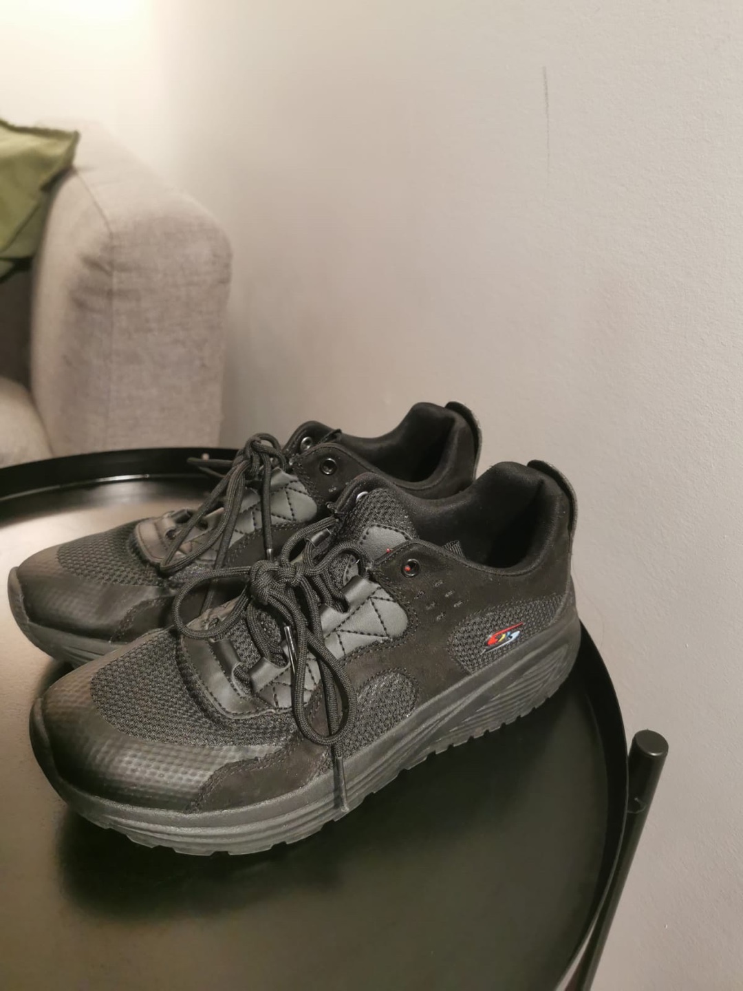 Skechers 7.5 Black Sneakers