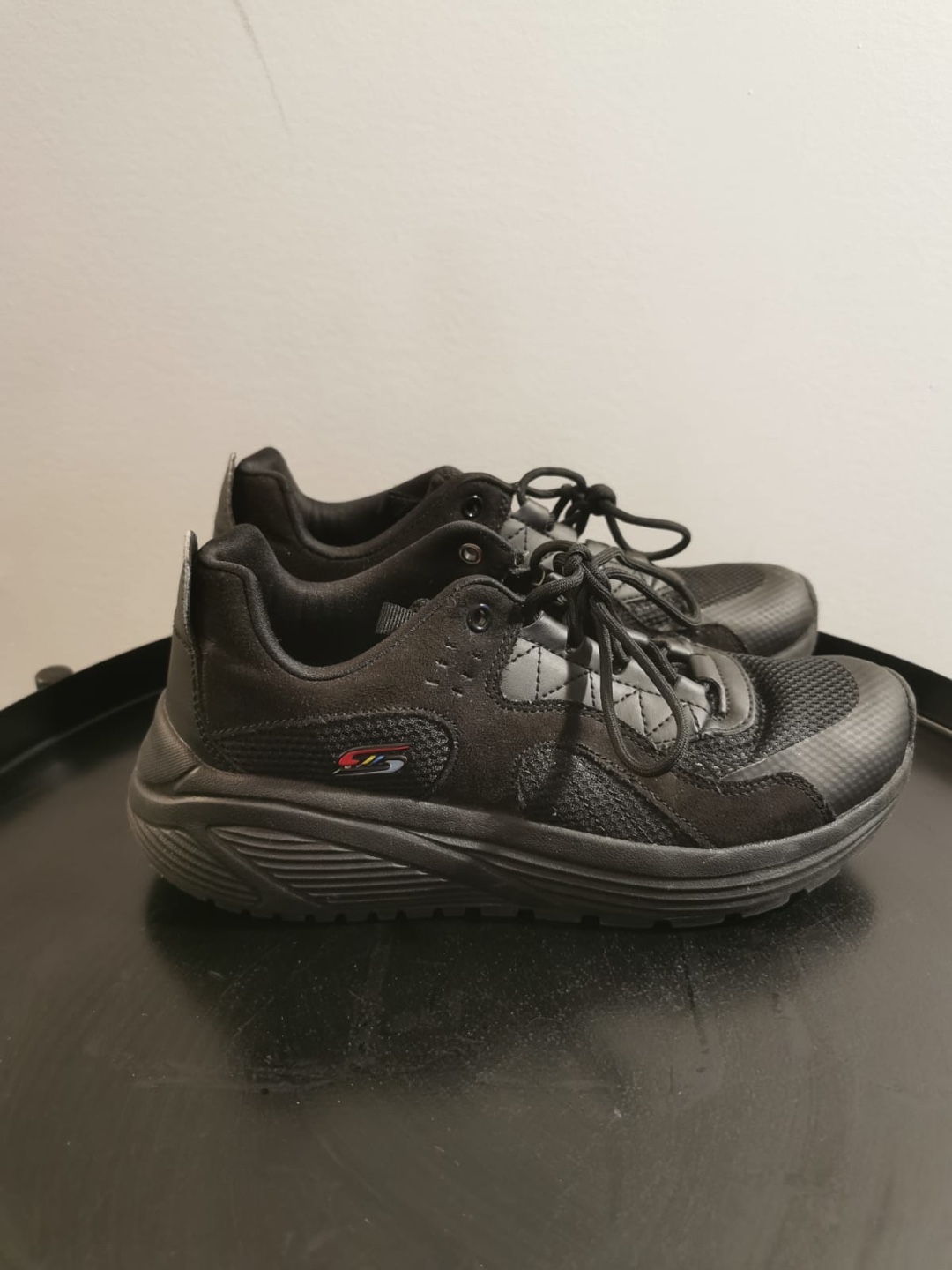 Skechers 7.5 Black Sneakers - photo 2