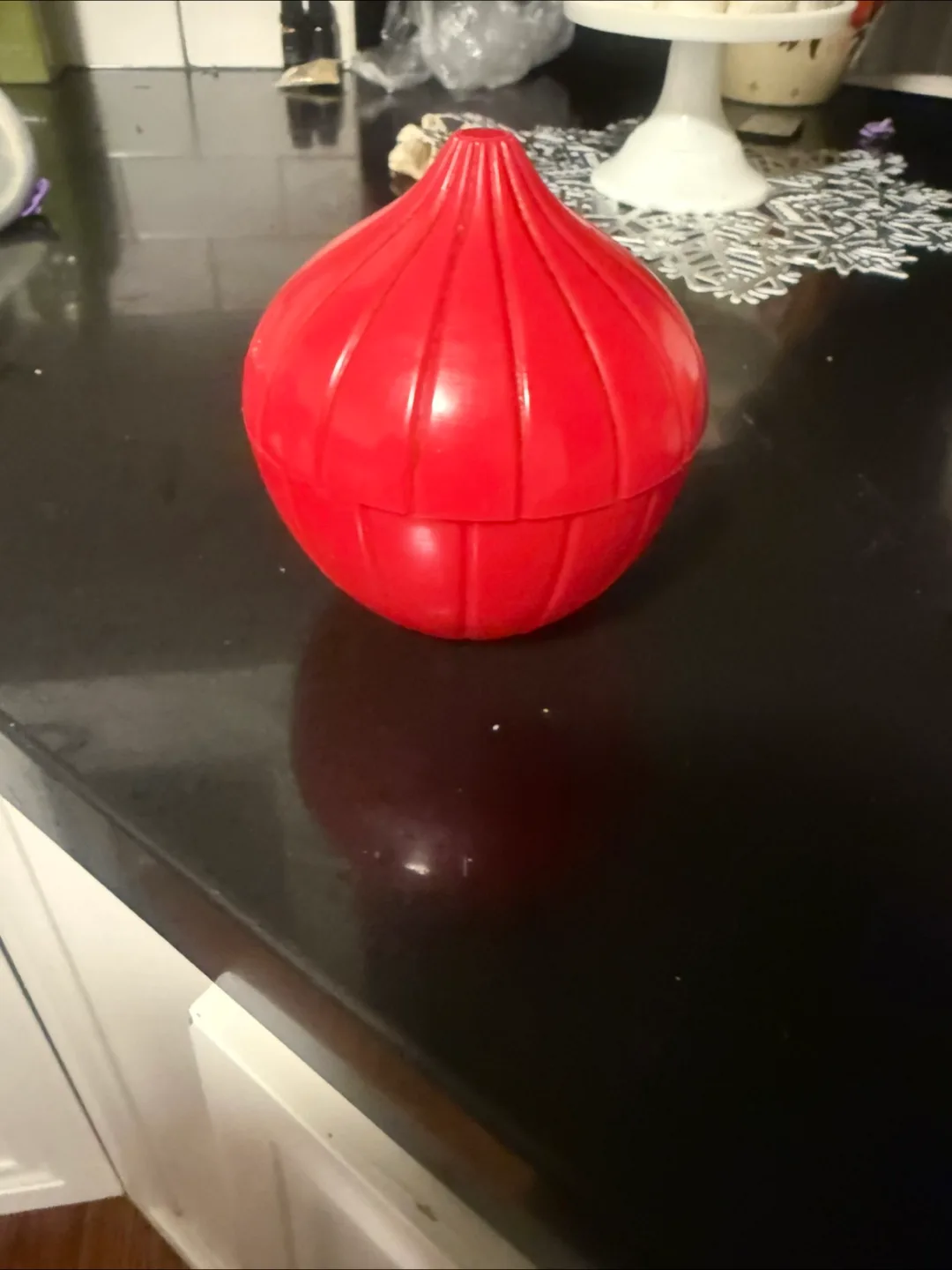 Red Onion-Shaped Container 🇨🇦 thumbnail