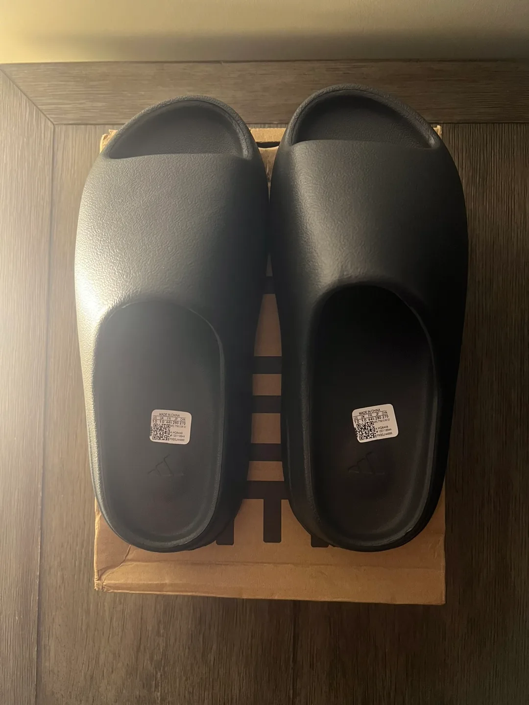 Onyx Yeezy Slides image indicator(2)