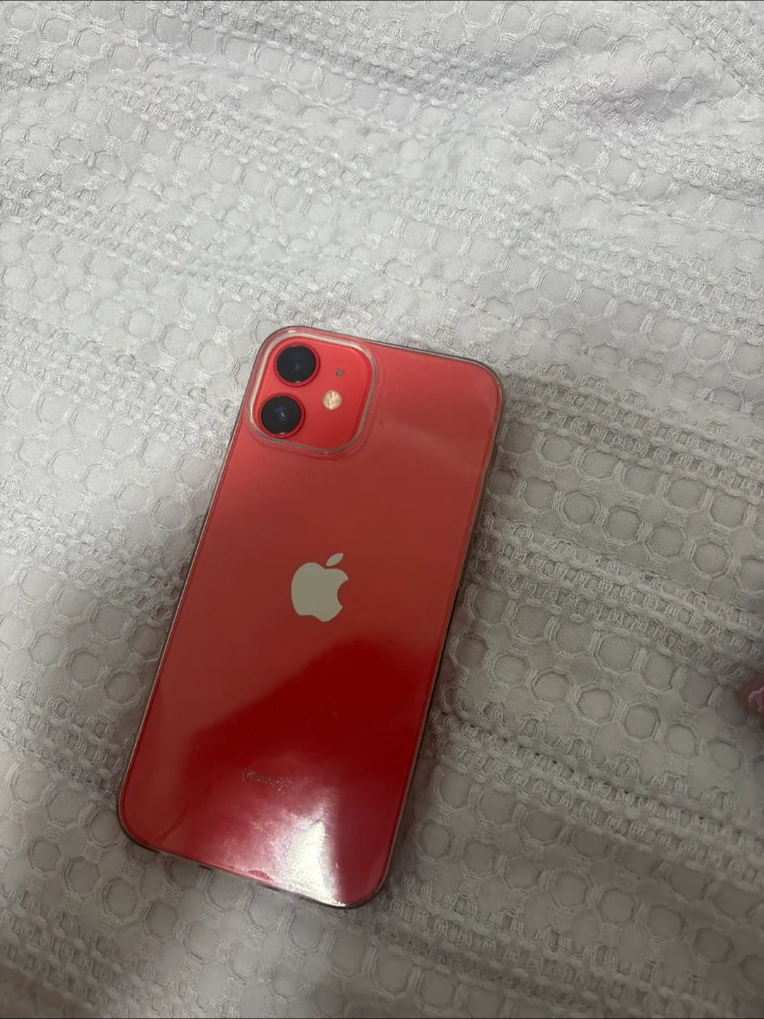 iPhone 12 Red thumbnail