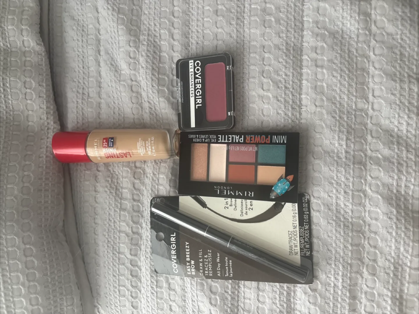 Makeup Bundle: Covergirl Brow Pencil, Rimmel Eyeshadow thumbnail