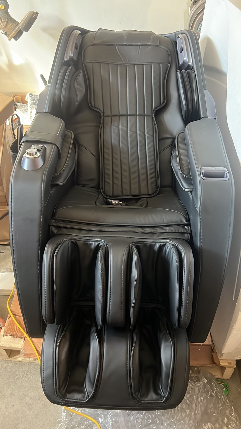 Insignia 3d zero gravity full body maasage Black Massage Chair - photo 4