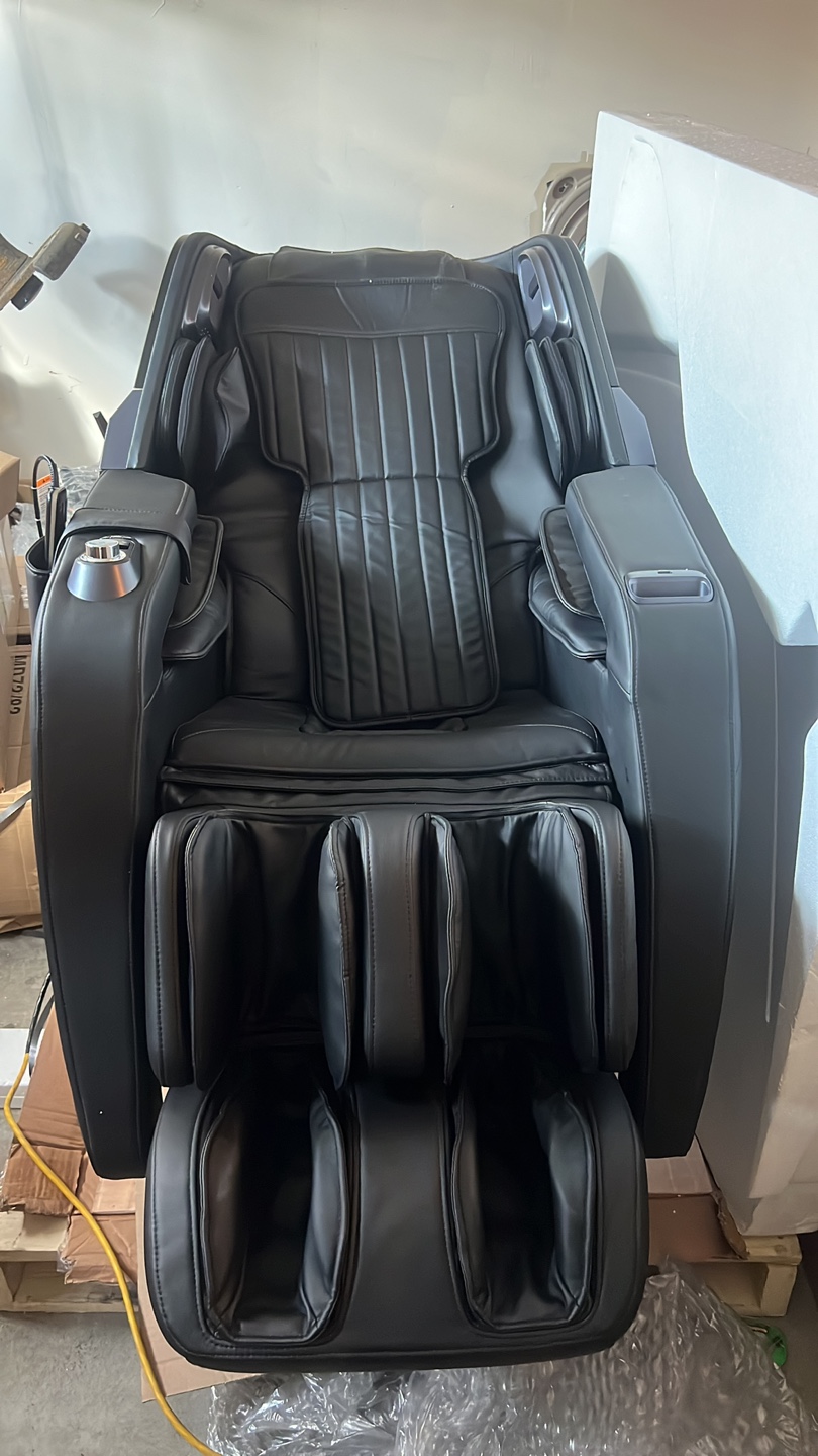 Insignia 3d zero gravity full body maasage Black Massage Chair - photo 5