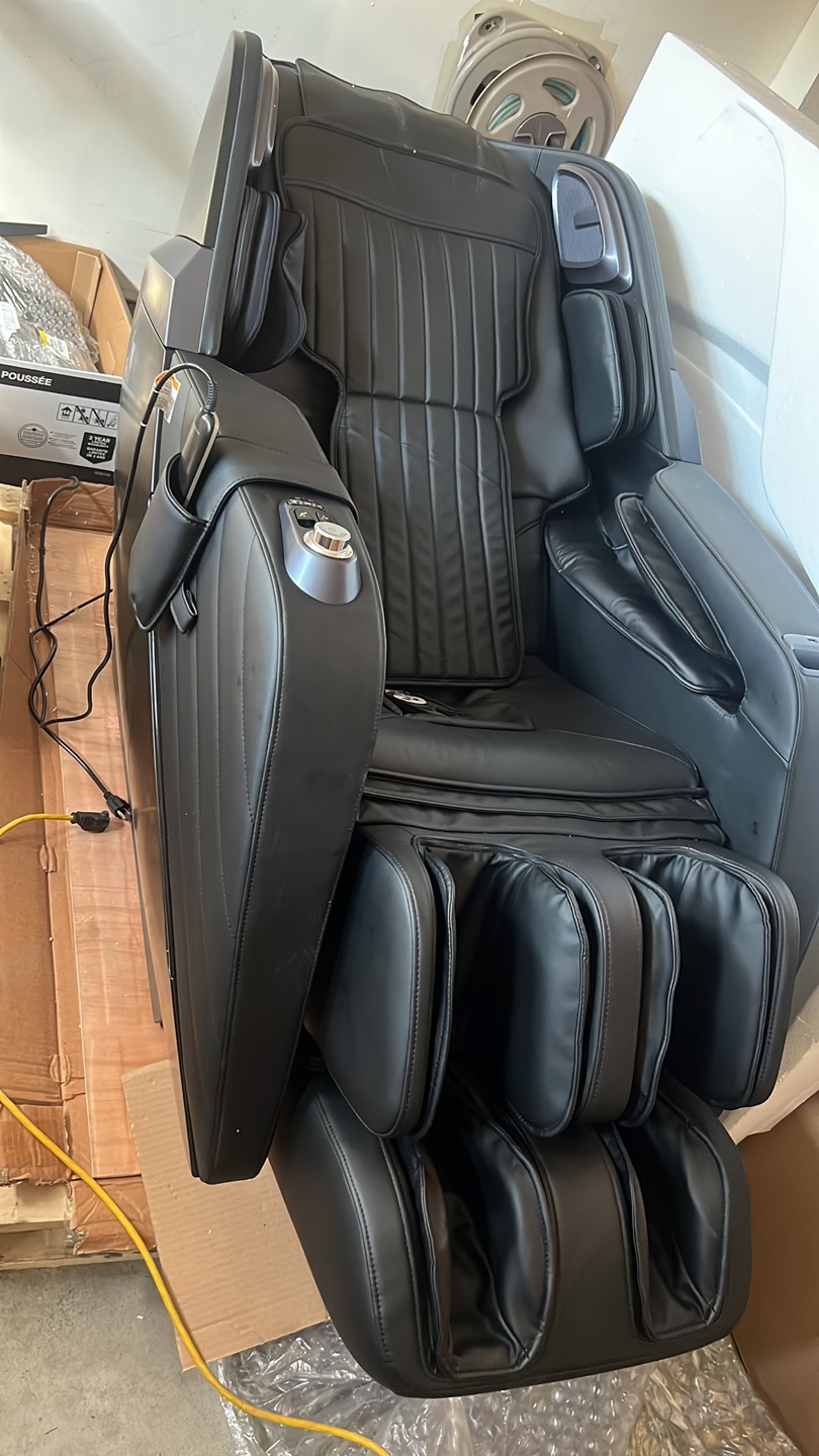 Insignia 3d zero gravity full body maasage Black Massage Chair - photo 2