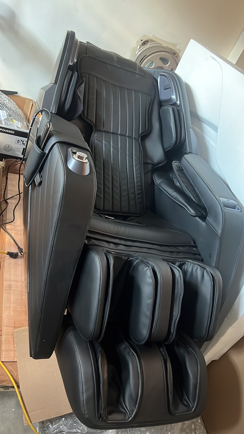 Insignia 3d zero gravity full body maasage Black Massage Chair - photo 3