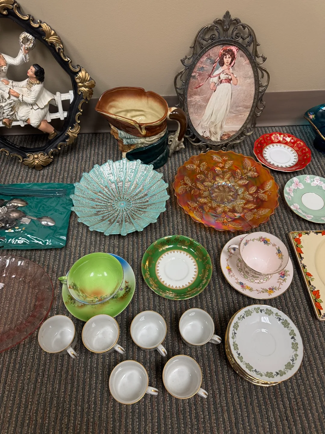 Royal Grafton & Atlas Bone China Tea Cups & Saucers image indicator(2)