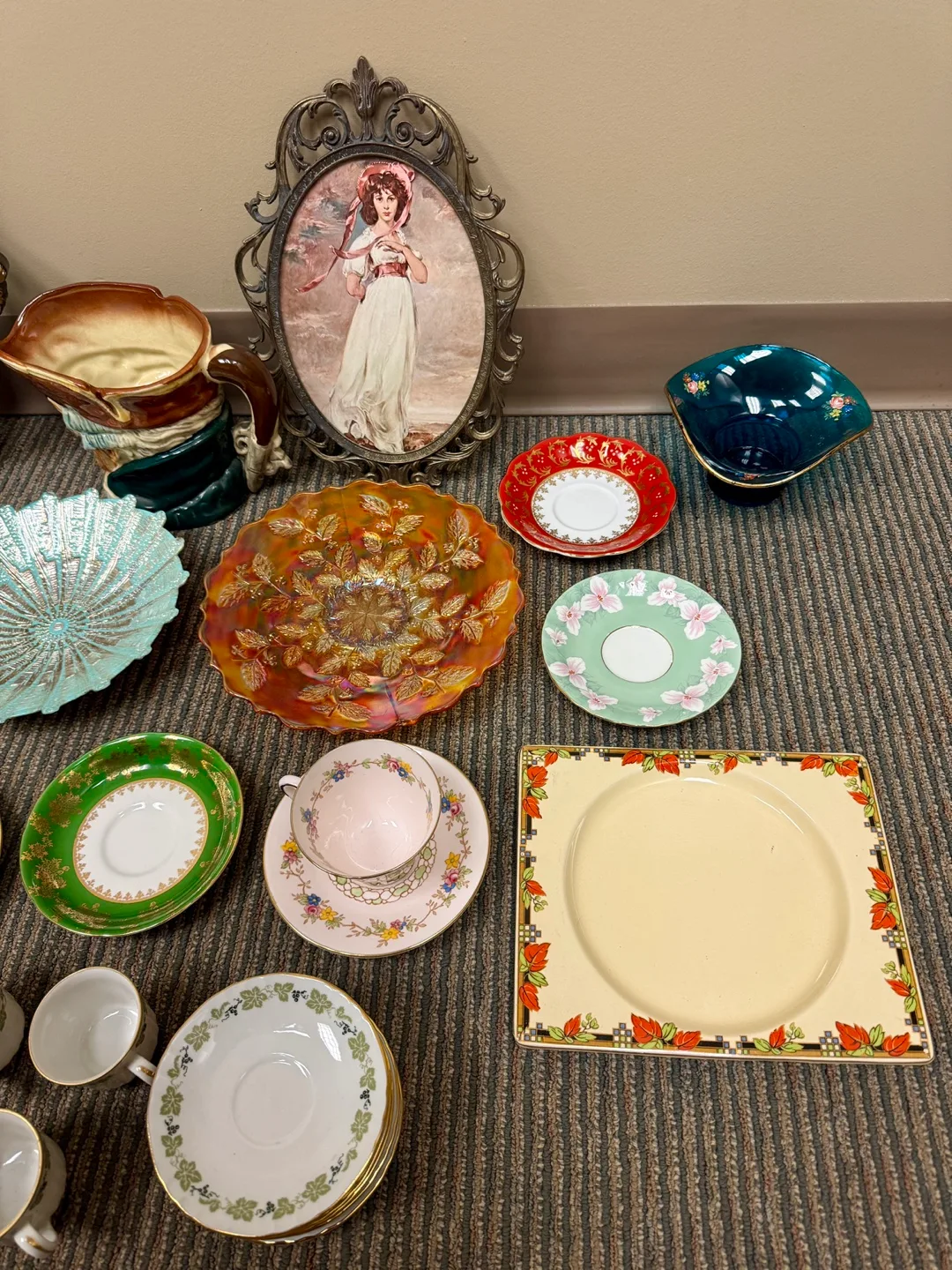 Royal Grafton & Atlas Bone China Tea Cups & Saucers image indicator(3)