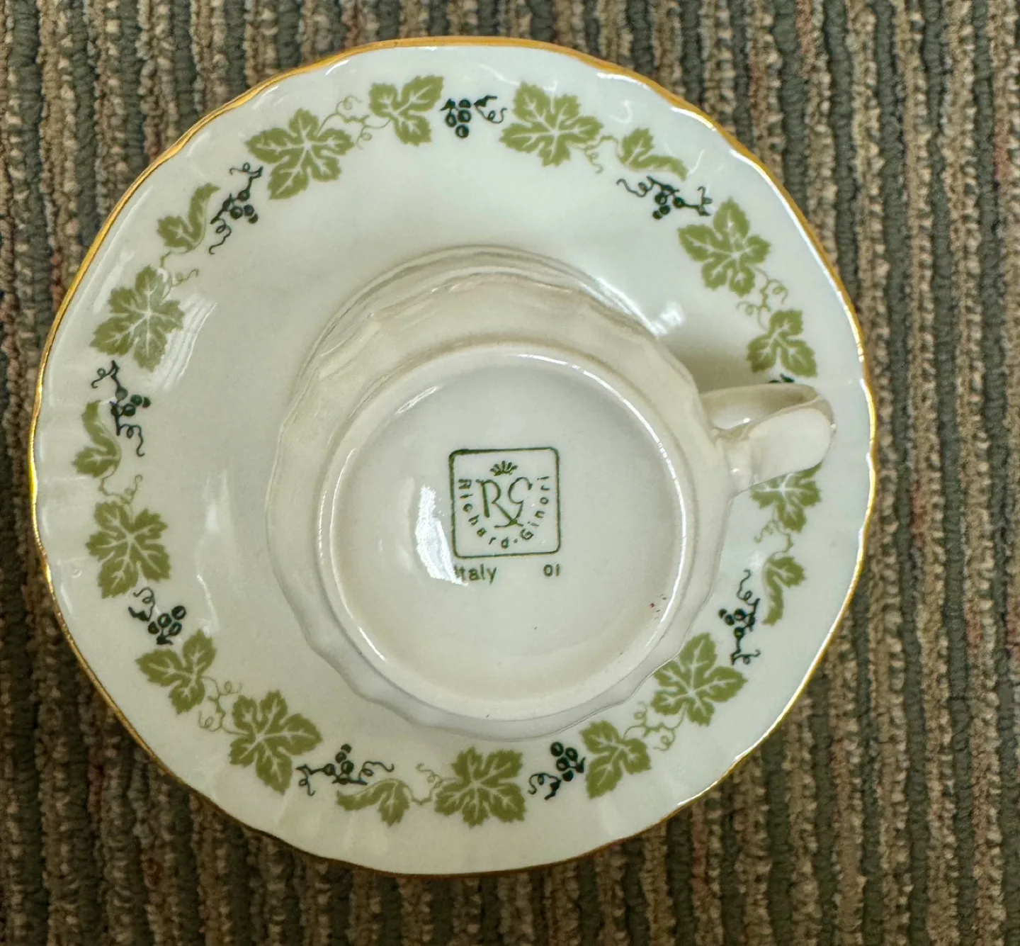Royal Grafton & Atlas Bone China Tea Cups & Saucers image indicator(7)