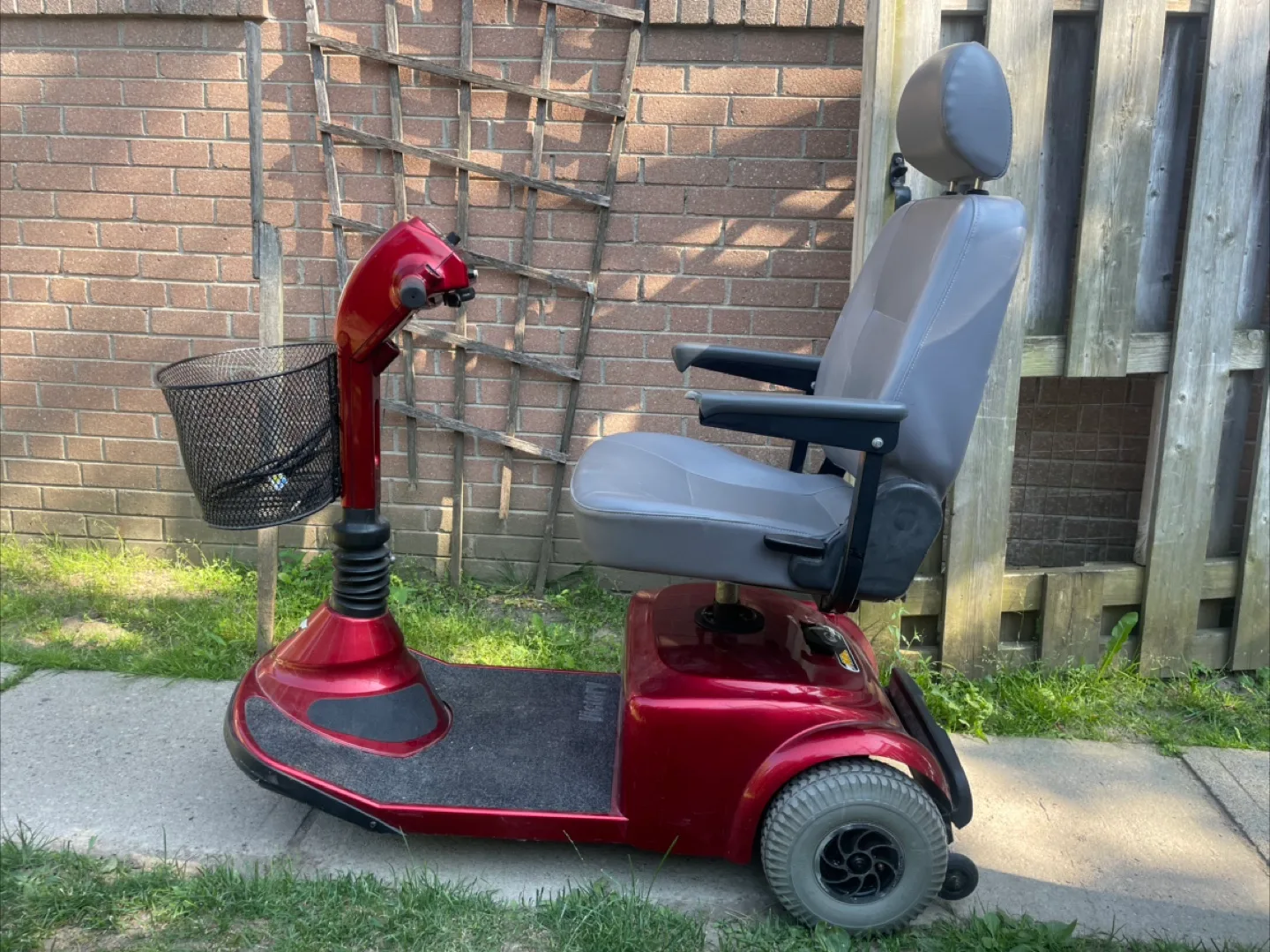 Mobility scooter (As it’s- not work) thumbnail