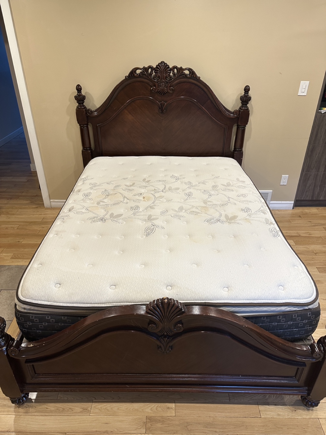 Carved European Wood Bed Set (CAN DELIVER)