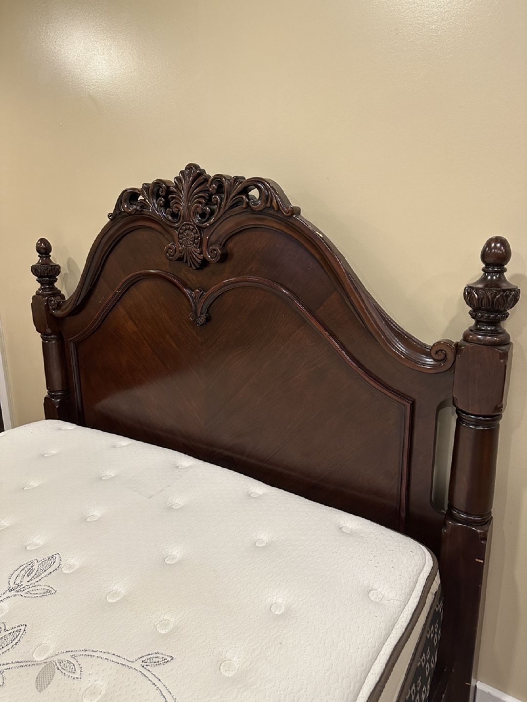 Carved European Wood Bed Set (CAN DELIVER) - photo 4