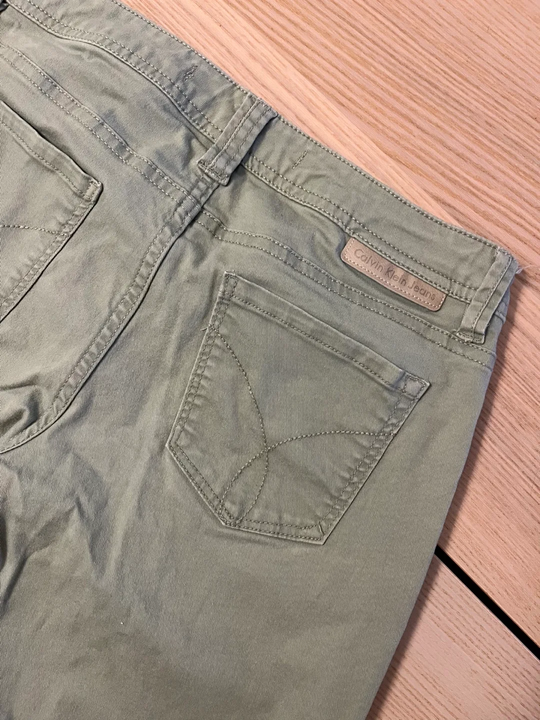 Calvin Klein Jeans - Size 4 image indicator(3)