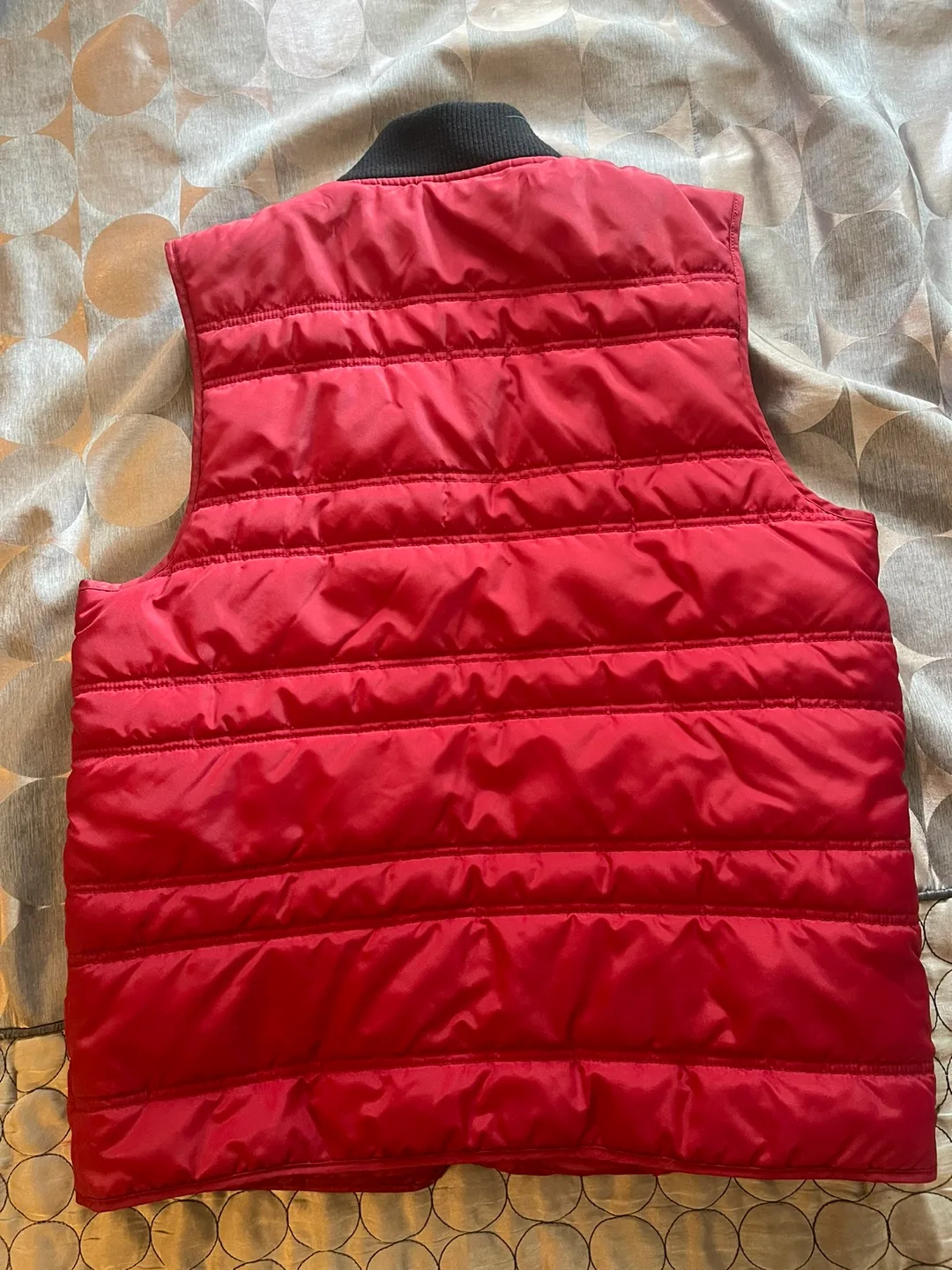 Guess Red Puffer Vest - Size M image indicator(2)