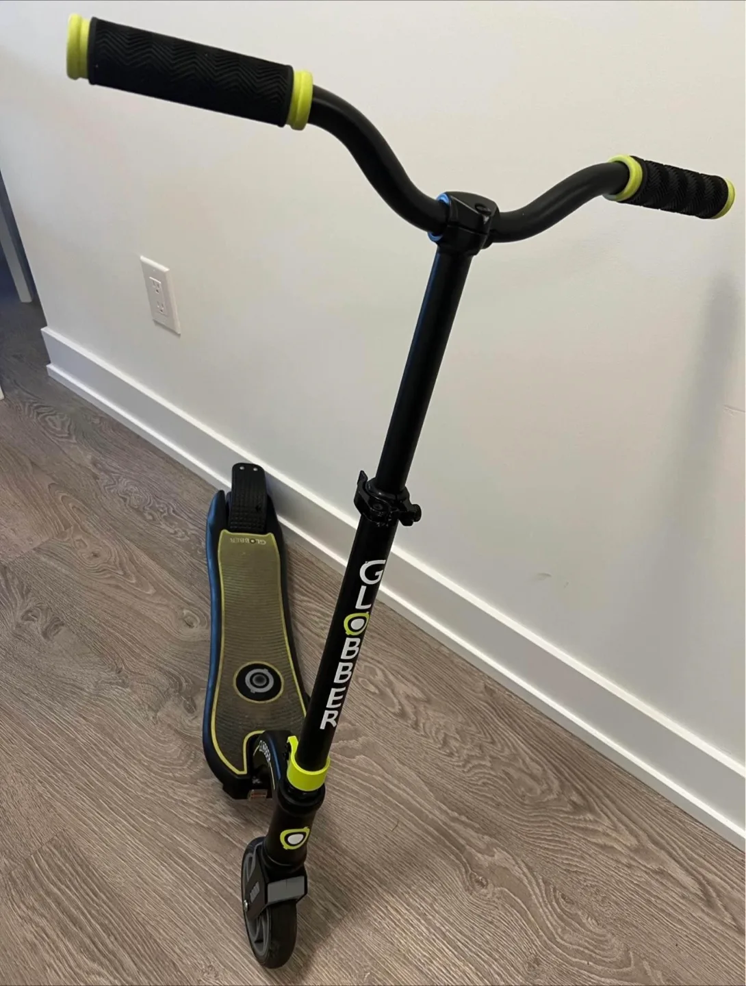 Globber electric scooter thumbnail