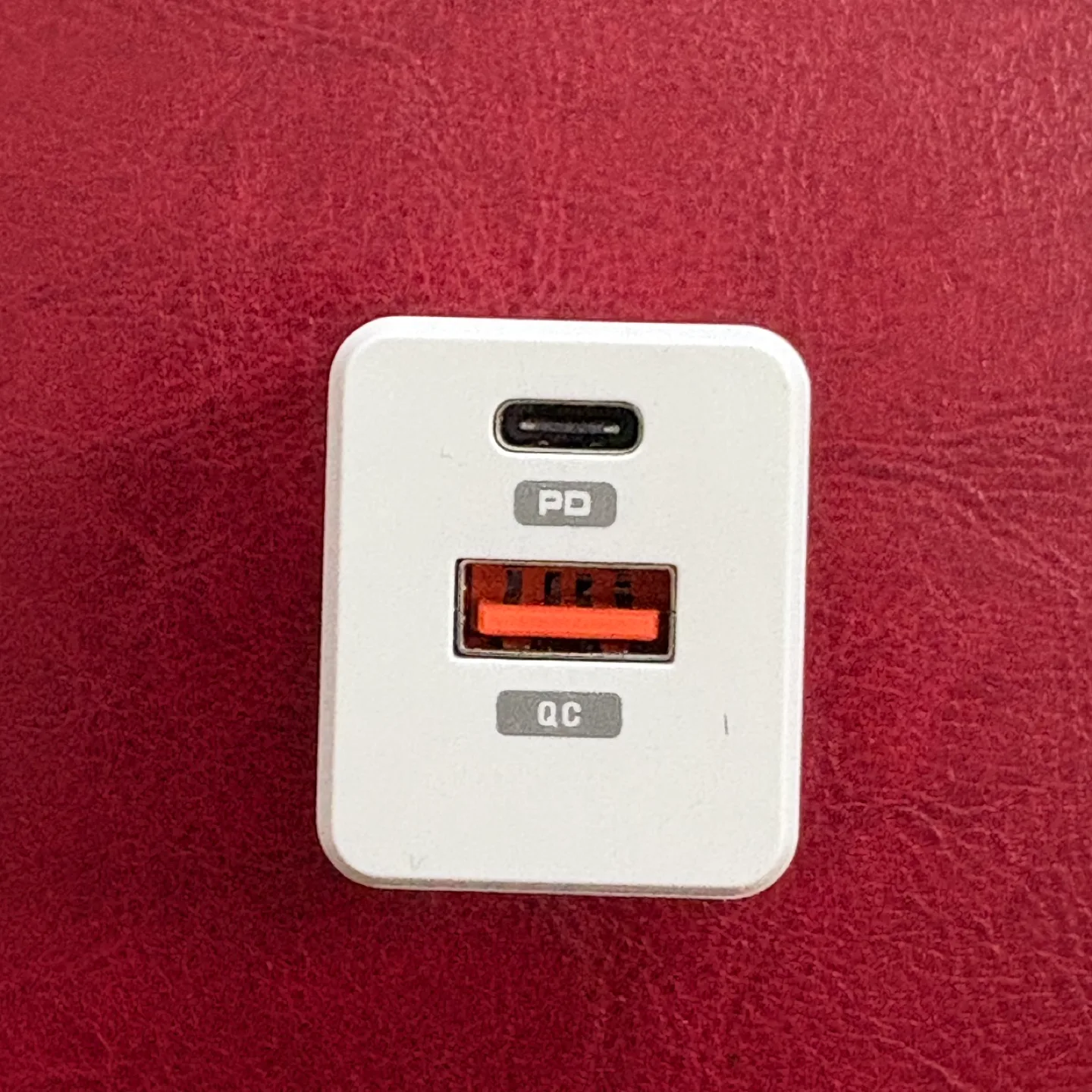 b.e Travel Charger(New) 20W Fast Charger with USB & USB C ports thumbnail