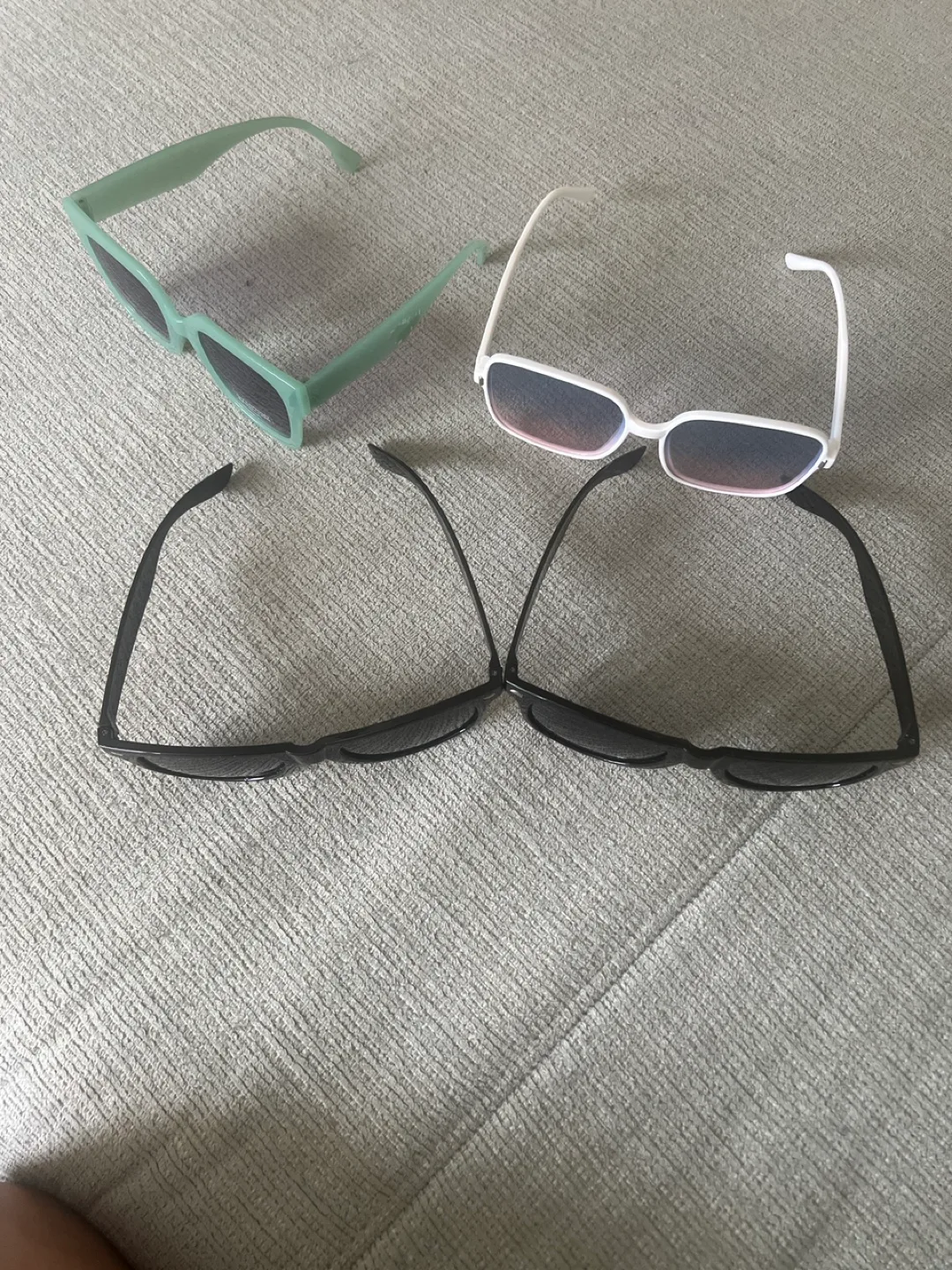 🥕Four Pairs of new sunglasses. image indicator(2)