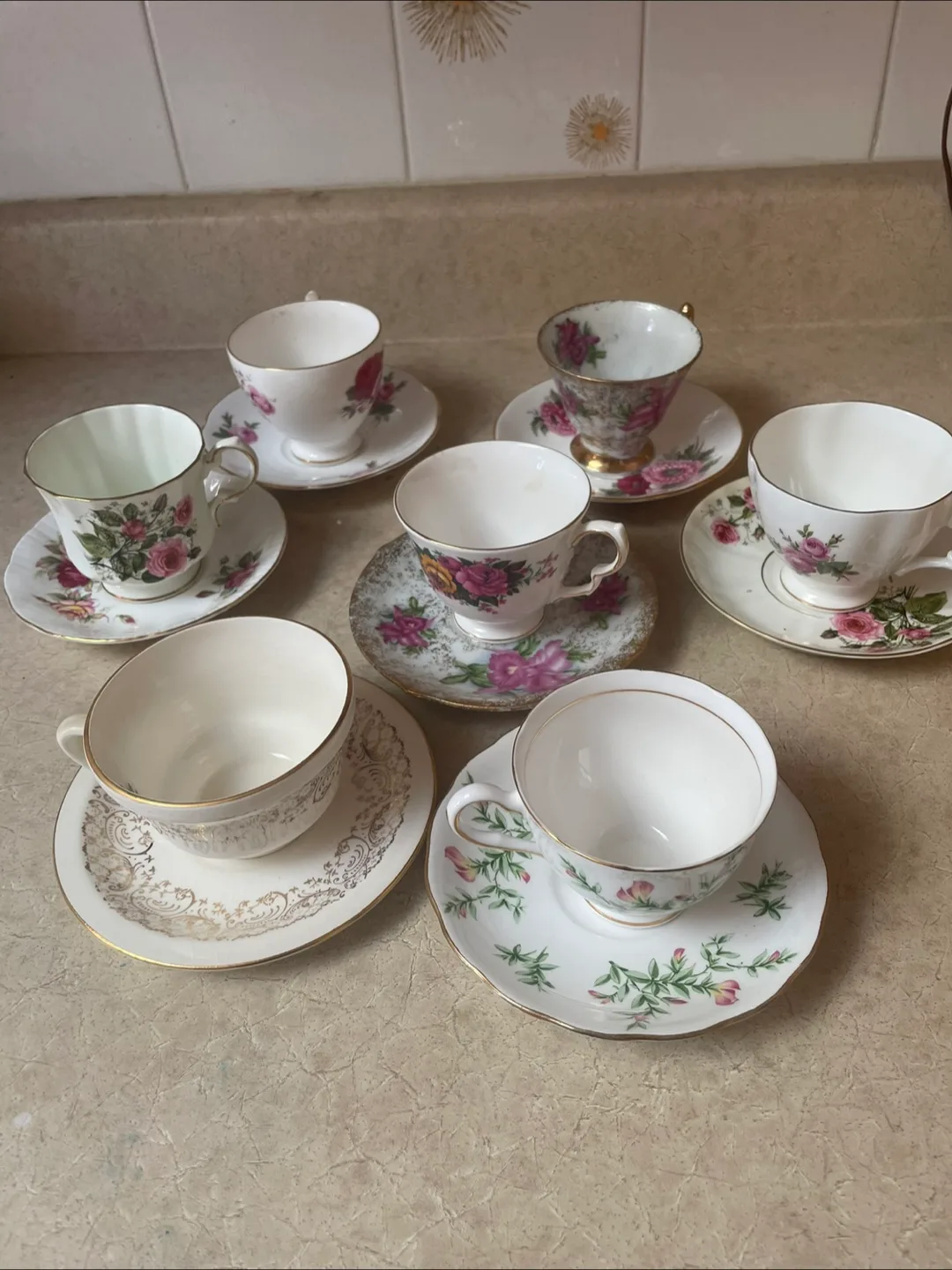 Vintage Tea Cups & Saucers Set thumbnail