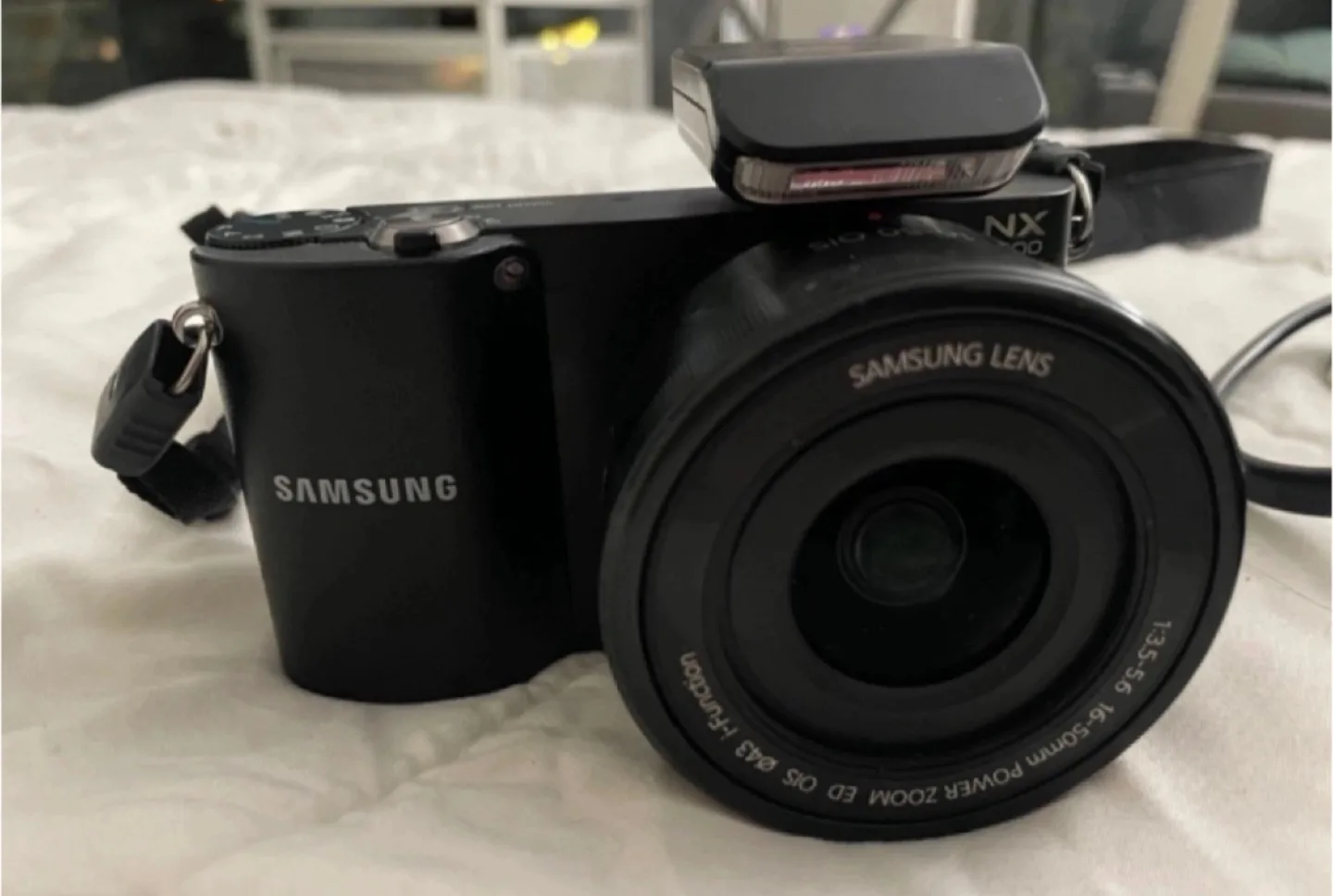 Samsung NX1000 Mirrorless Camera with 20-55mm lens + accessories image indicator(4)