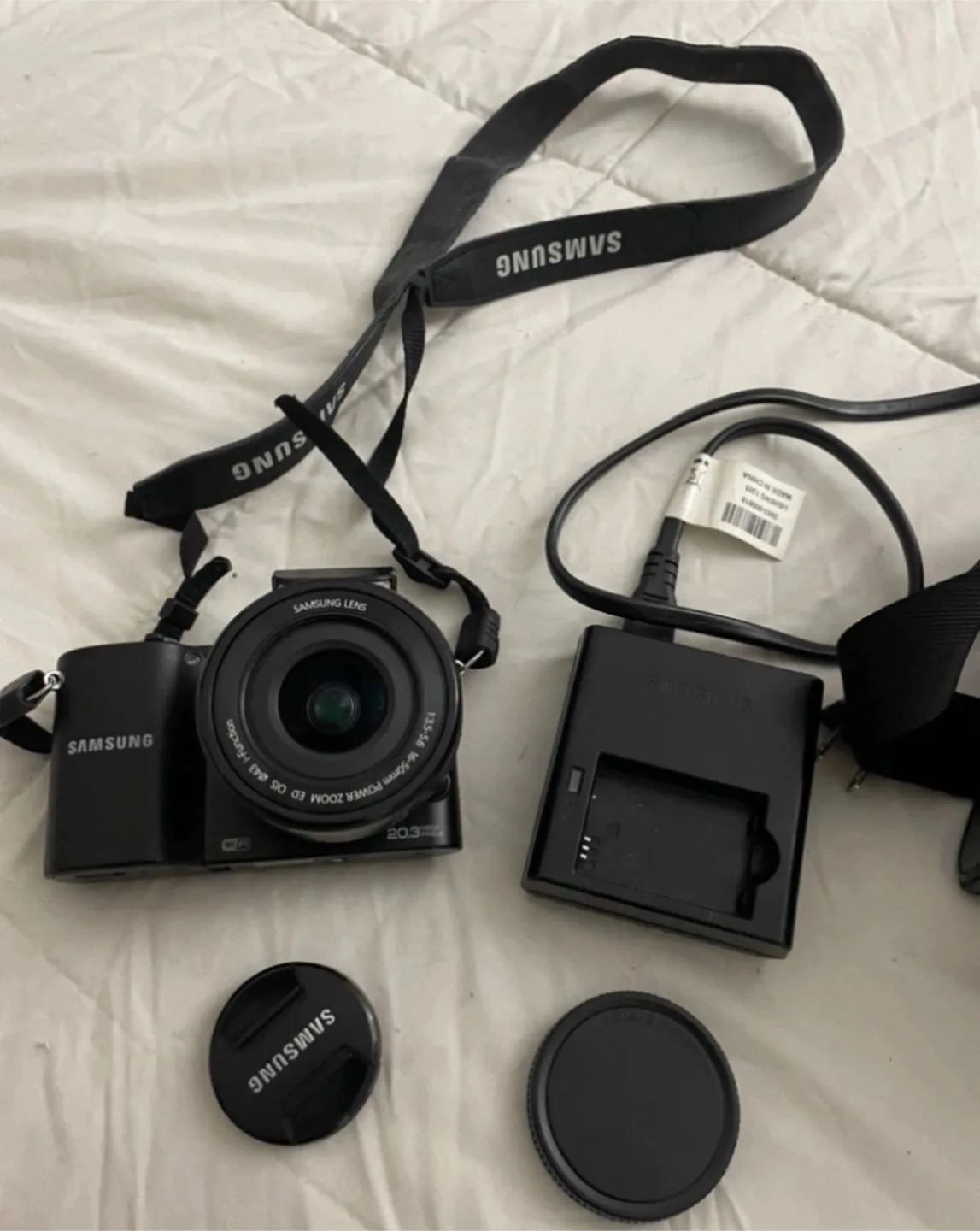 Samsung NX1000 Mirrorless Camera with 20-55mm lens + accessories thumbnail