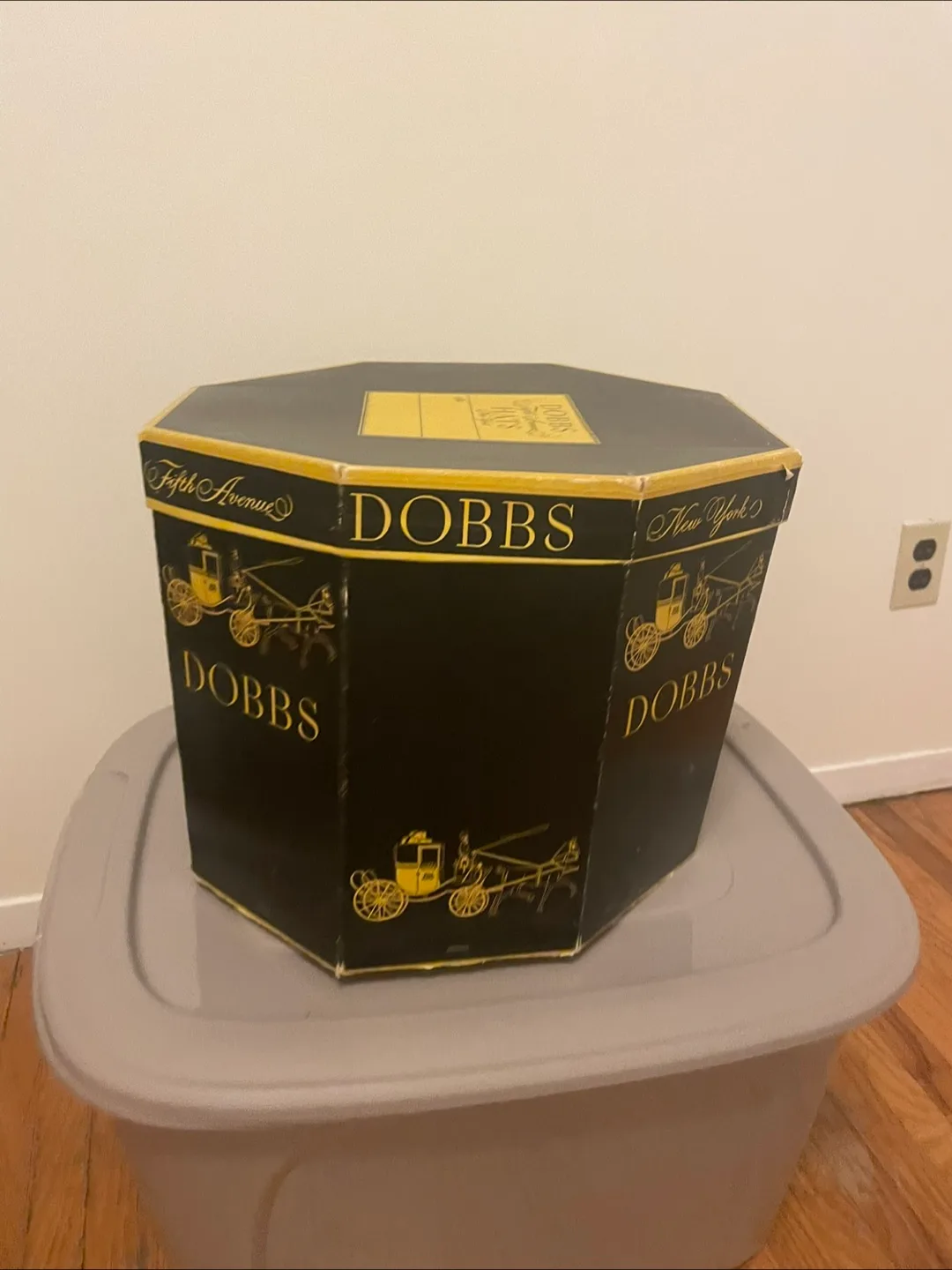 Dobbs Hat Box - Fifth Avenue, New York image indicator(3)