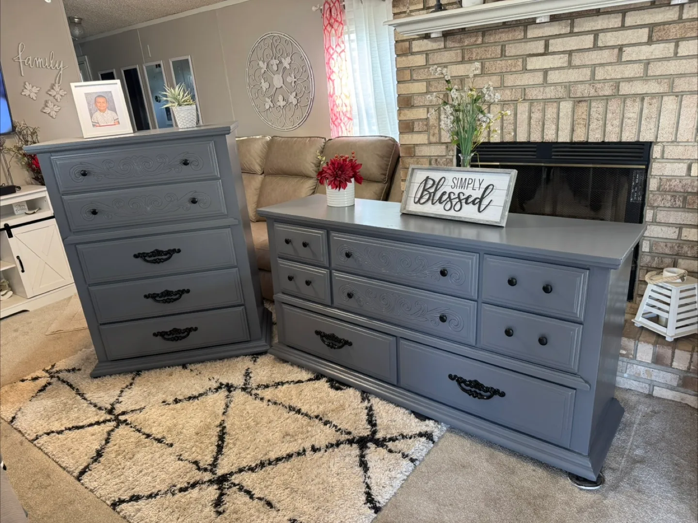 ✨✨BEAUTIFUL GRAY WOOD BEDROOM SET ✨��✨ thumbnail