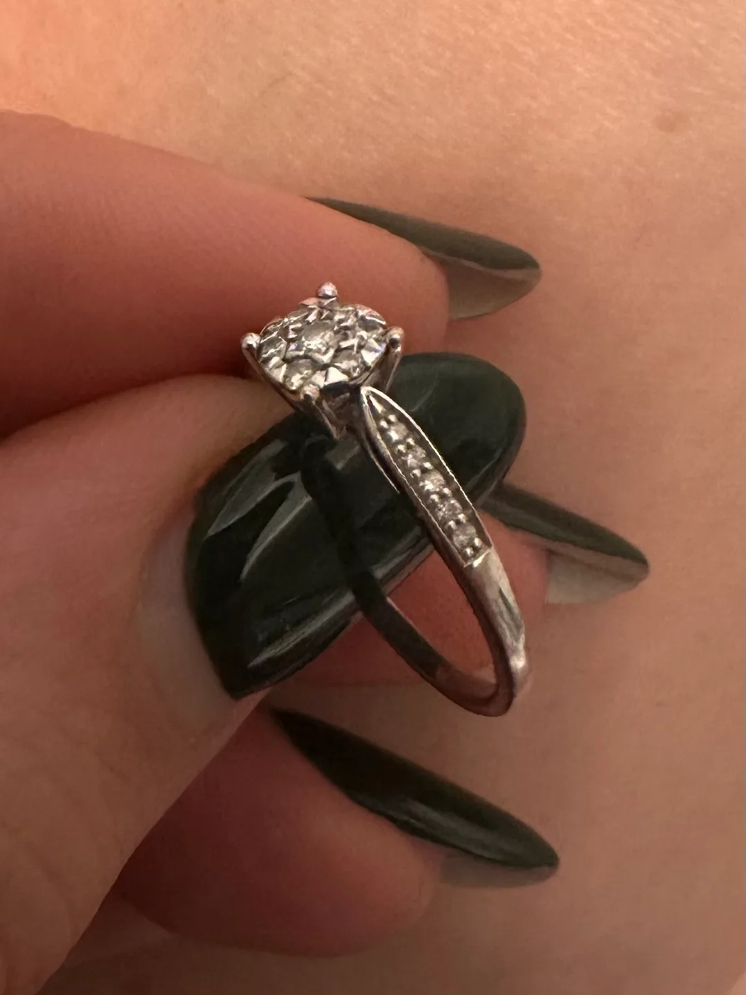 cluster Diamond Ring image indicator(4)