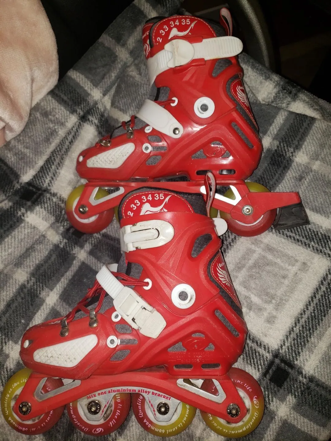 Red Roller Wheel Club Roller Skates - Size M image indicator(6)