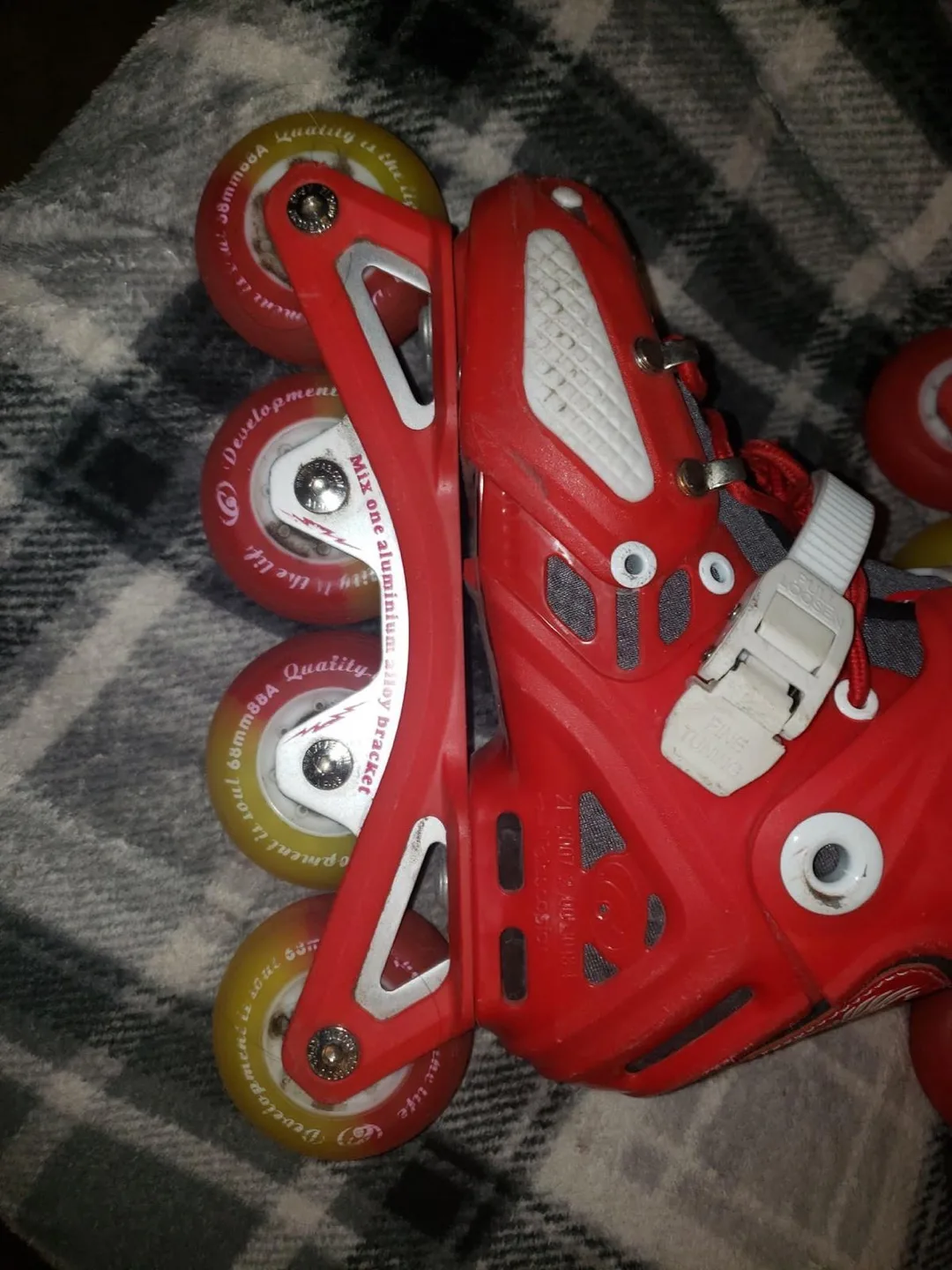Red Roller Wheel Club Roller Skates - Size M image indicator(7)