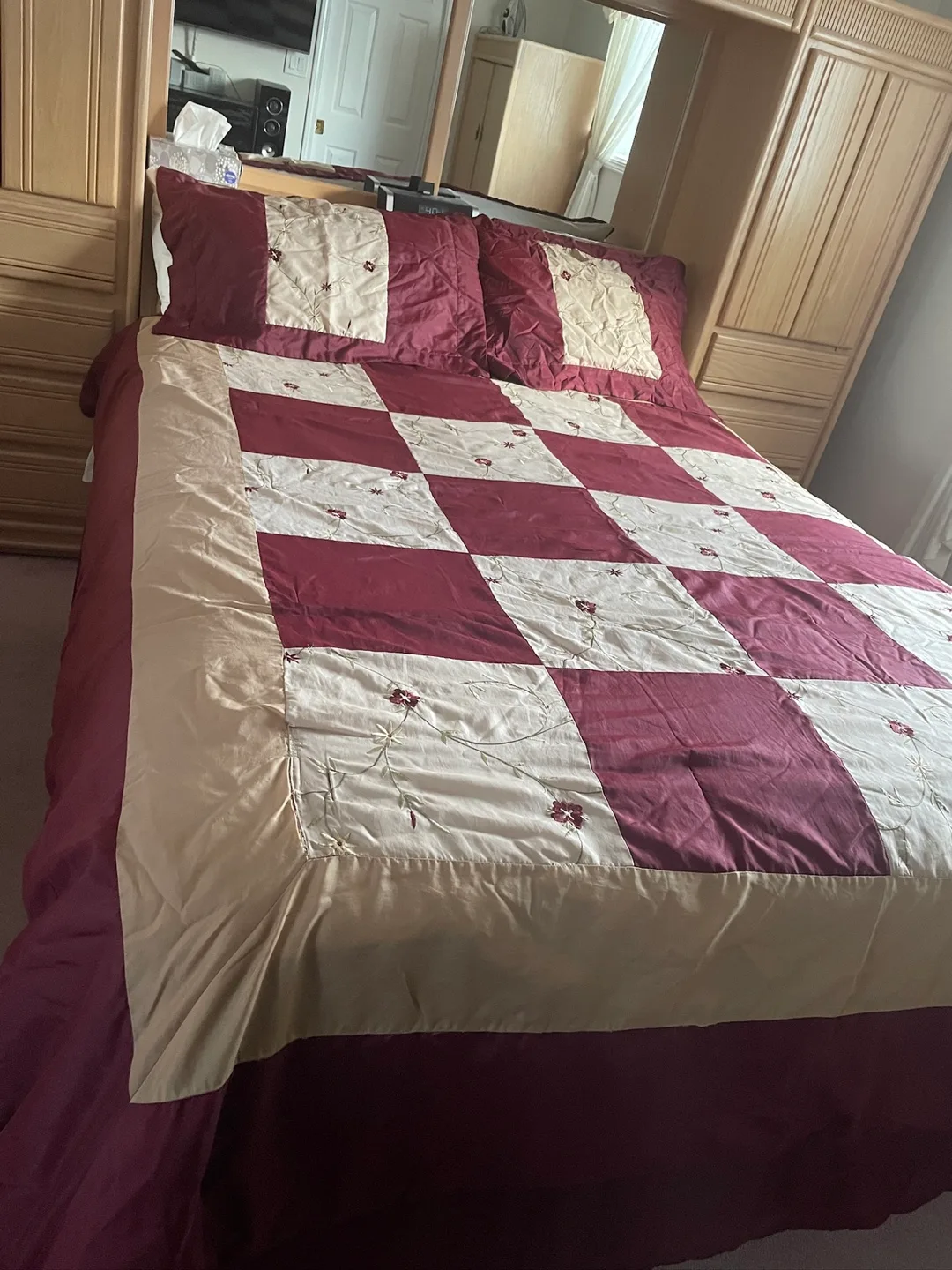 Queen Bedspread Set - Maroon & Beige thumbnail