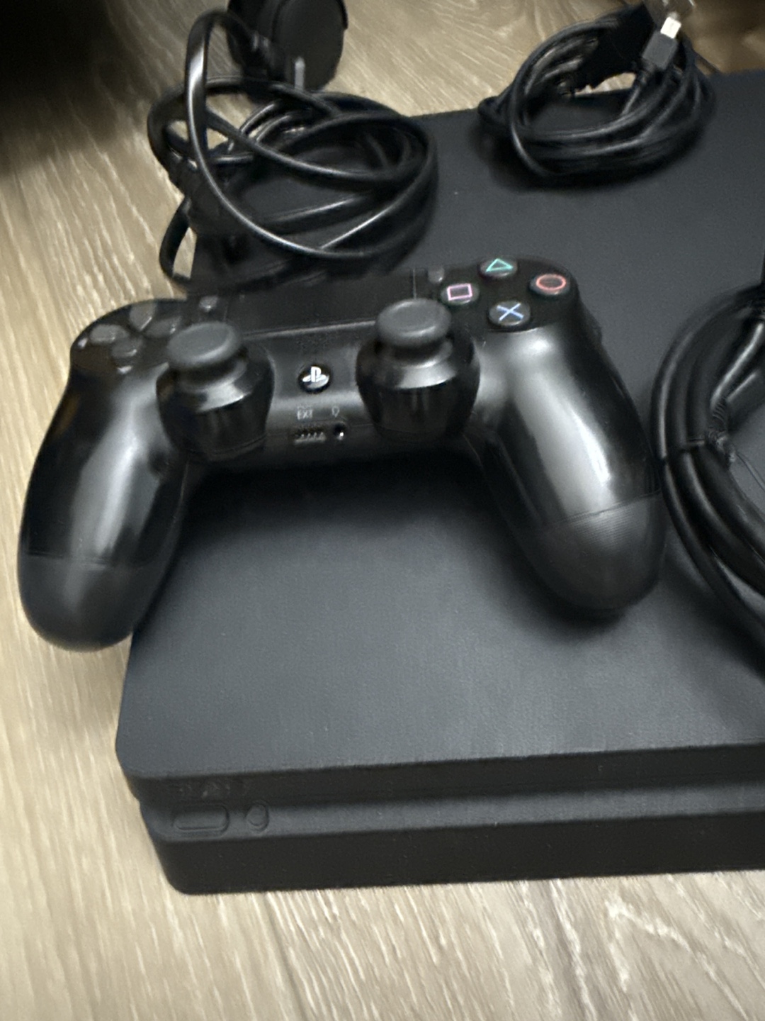 PlayStation 4 Slim 1TB Games and a Movie. - photo 4
