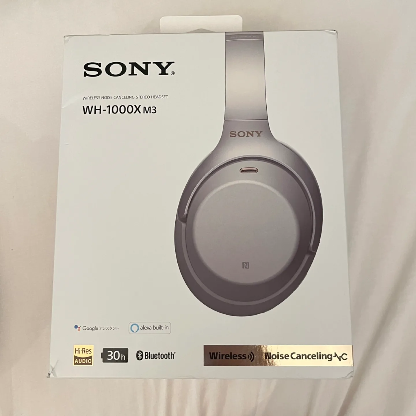 Like New Noise Cancelling SONY  WH1000X M3 Headphones! thumbnail
