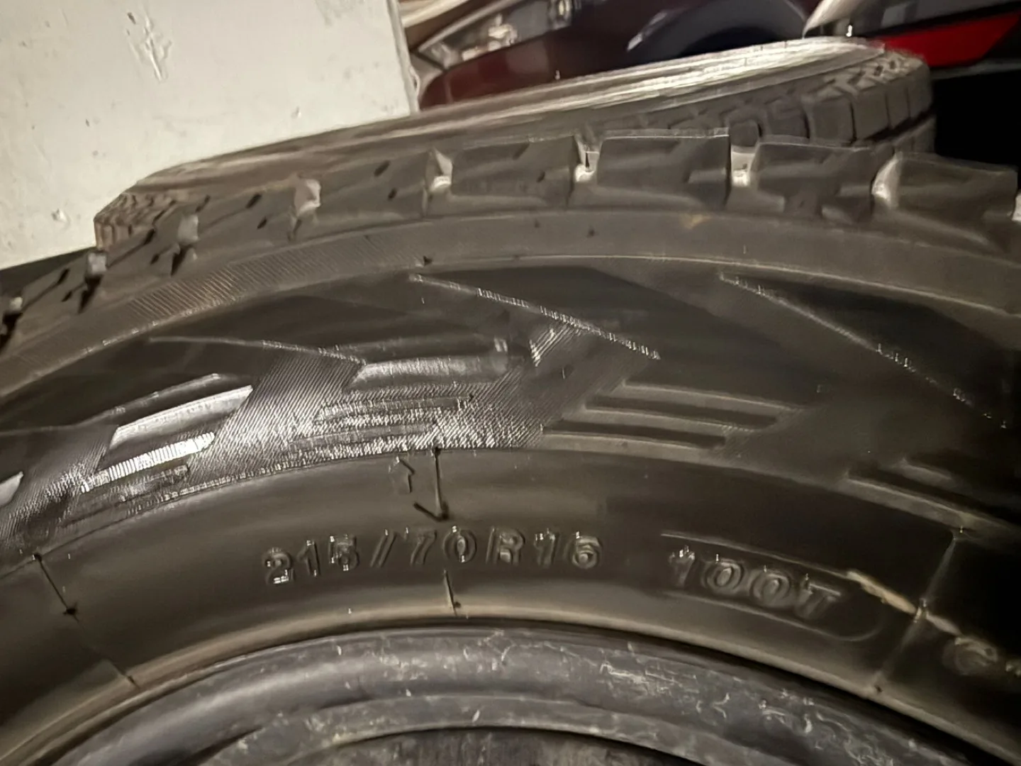 Yokohama Winter Tires 215/70R16 SET 4 thumbnail