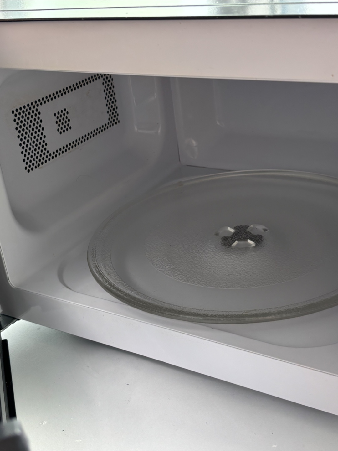 Comfee Microwave Oven - photo 2