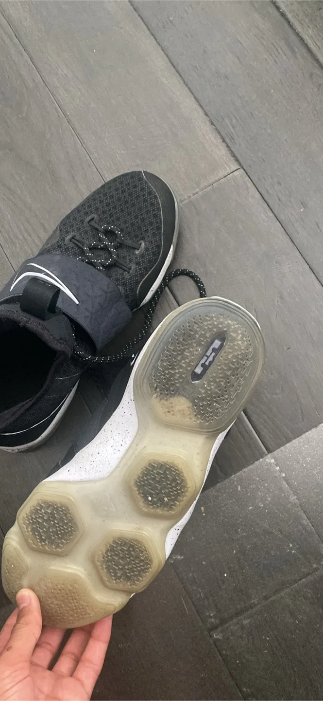 Nike LeBron x1v GS Basketball Shoes Size 7Y image indicator(6)