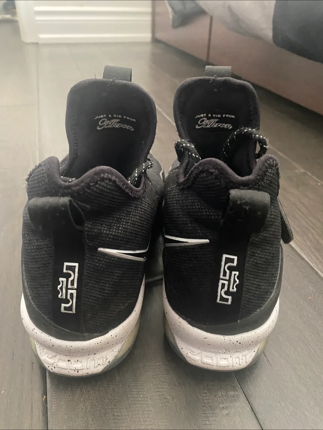 Nike LeBron x1v GS Basketball Shoes Size 7Y image indicator(3)