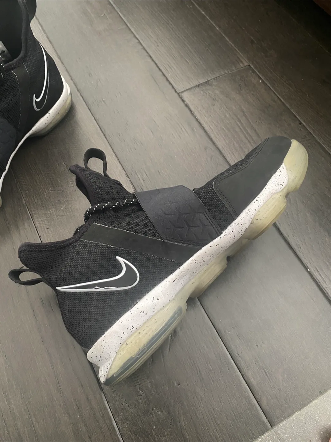 Nike LeBron x1v GS Basketball Shoes Size 7Y image indicator(2)