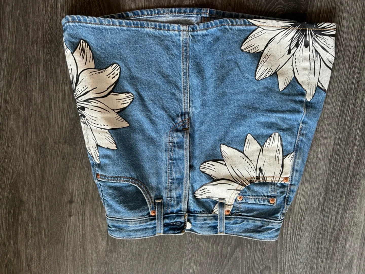 Levi's flower Skirt - Size 24 thumbnail