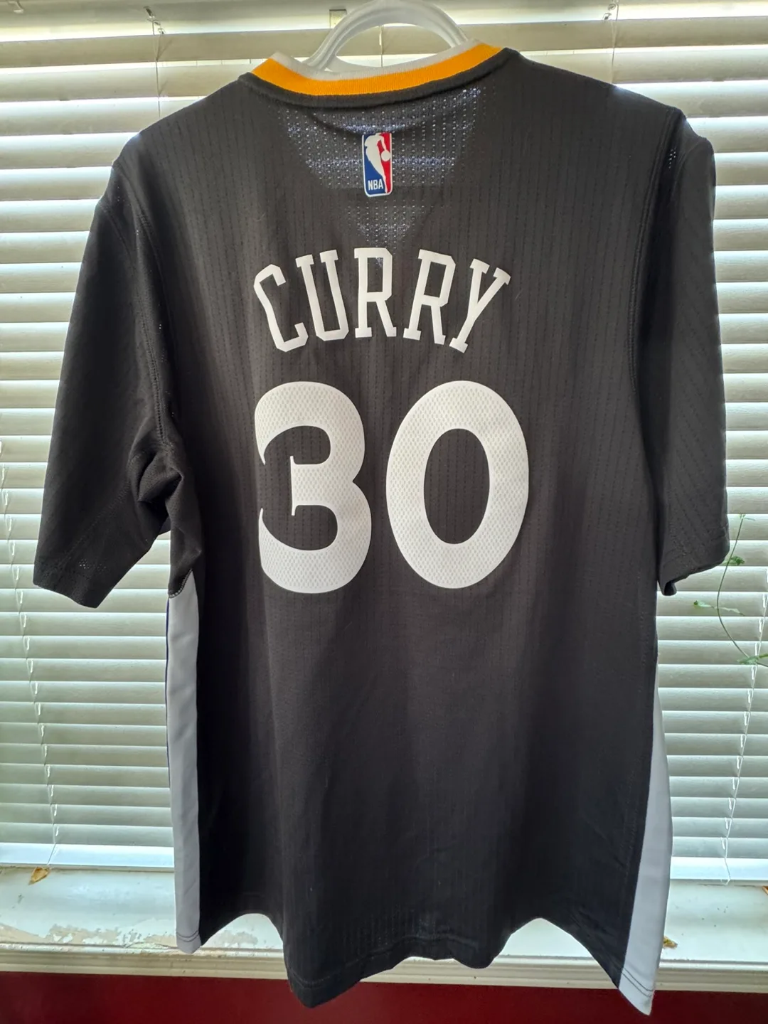 Vintage Adidas NBA Curry #30 Warriors Jersey Shirt- Size M image indicator(2)