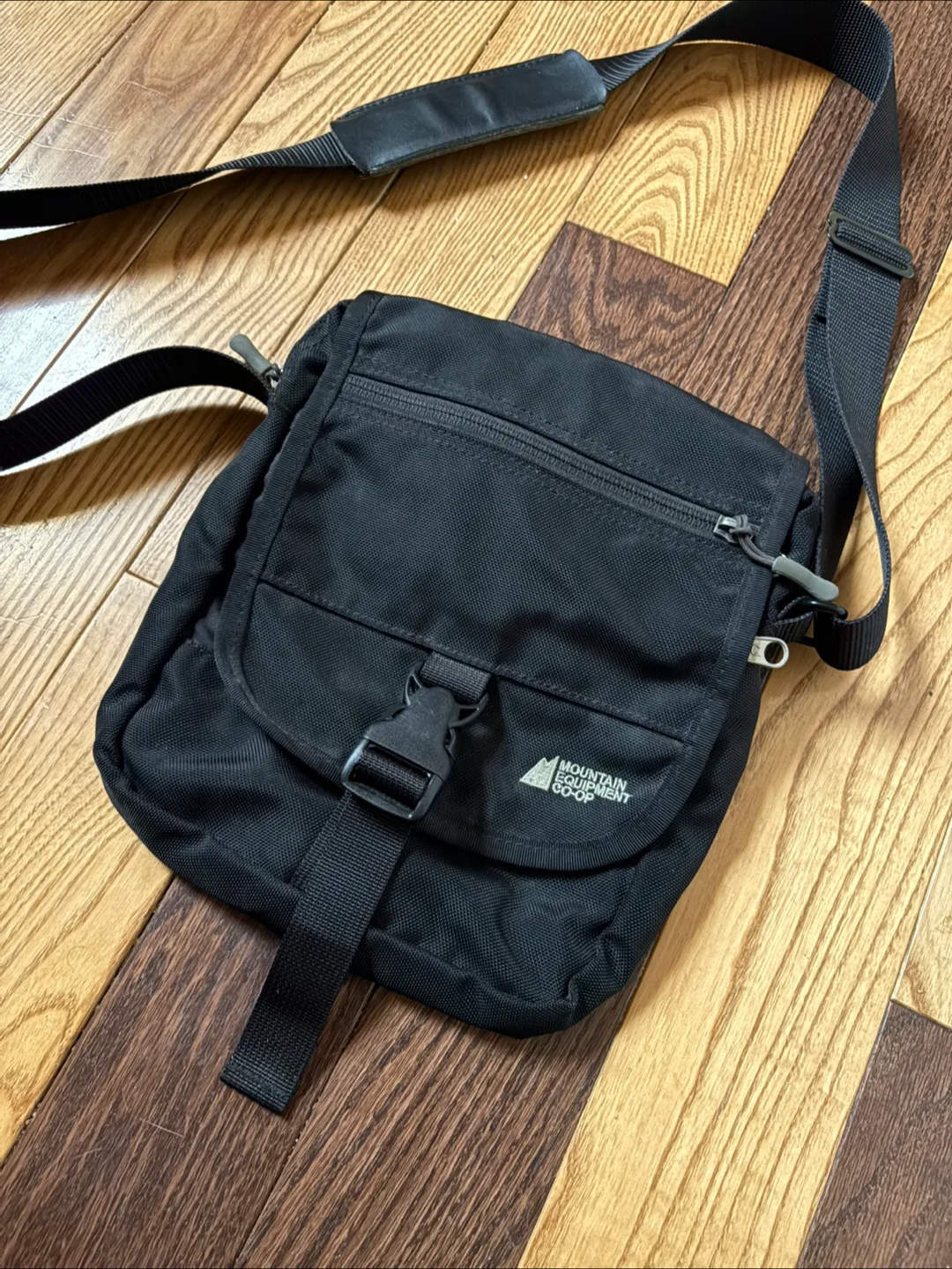 Vintage MEC Mountain Equipment Co-op Crossbody Bag thumbnail